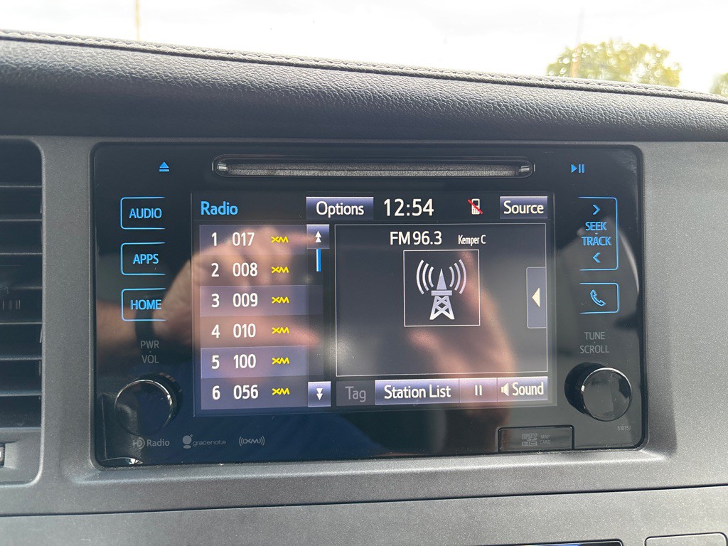 2017 Toyota Sienna Image 22