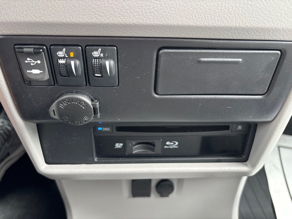 2017 Toyota Sienna Image 26