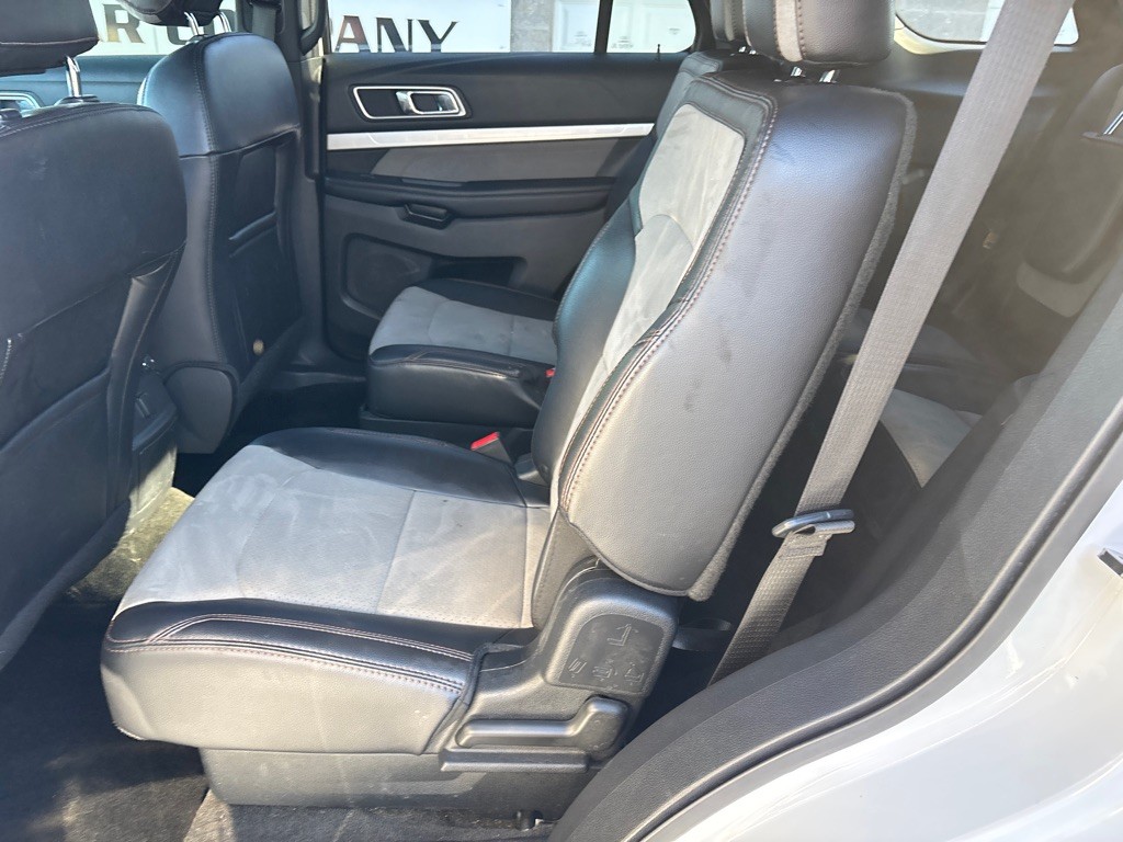 2017 Ford Explorer Image 9
