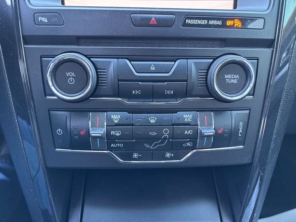 2017 Ford Explorer Image 23