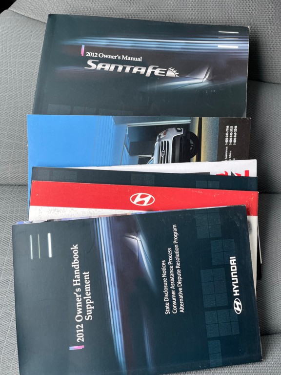 2012 Hyundai Santa Fe Image 12