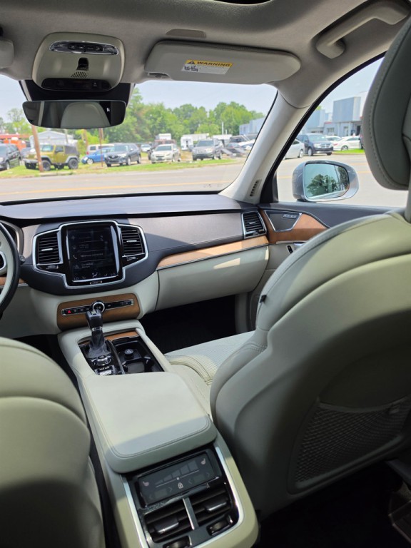2013 Volvo XC90 Image 17