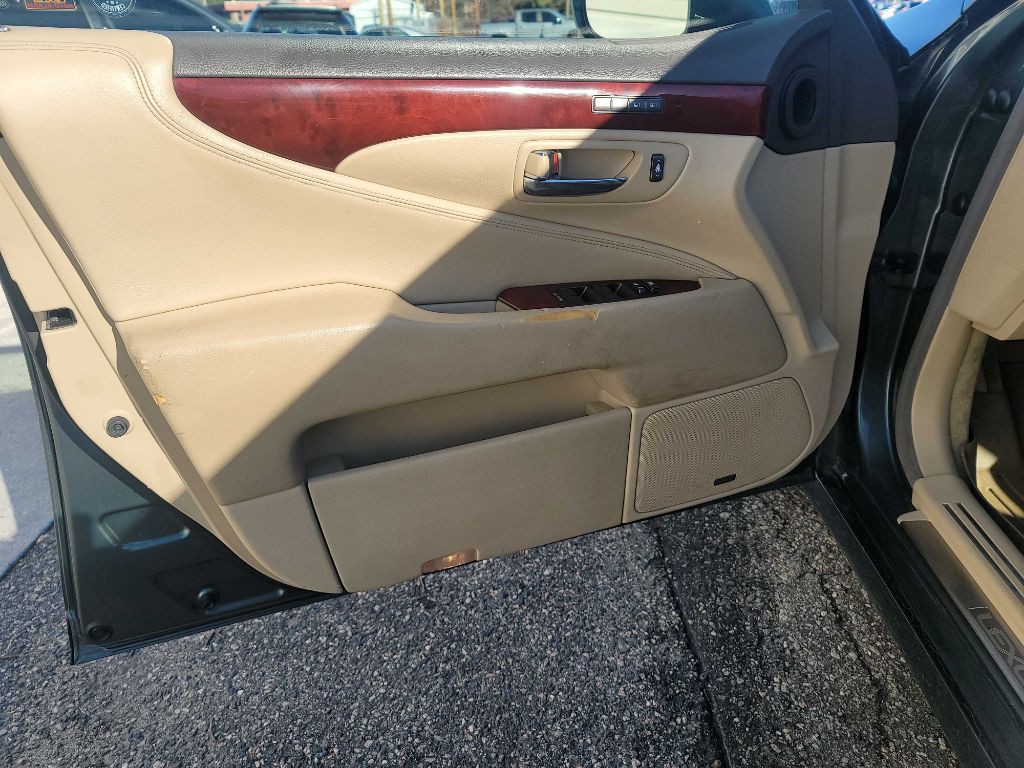2007 Lexus LS 460 Image 6