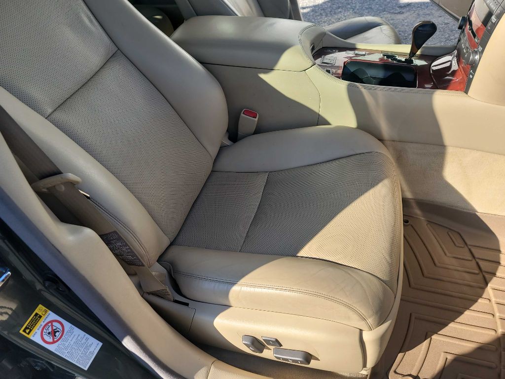 2007 Lexus LS 460 Image 22