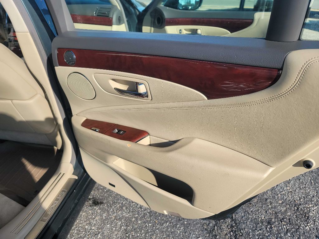 2007 Lexus LS 460 Image 24