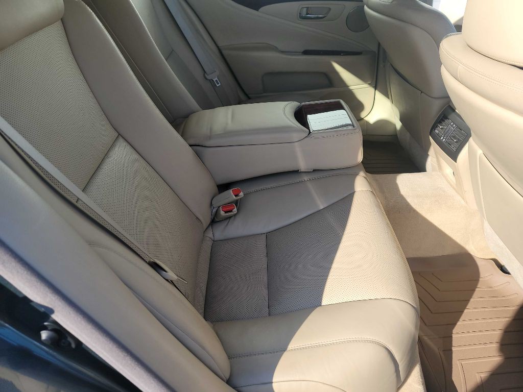 2007 Lexus LS 460 Image 25