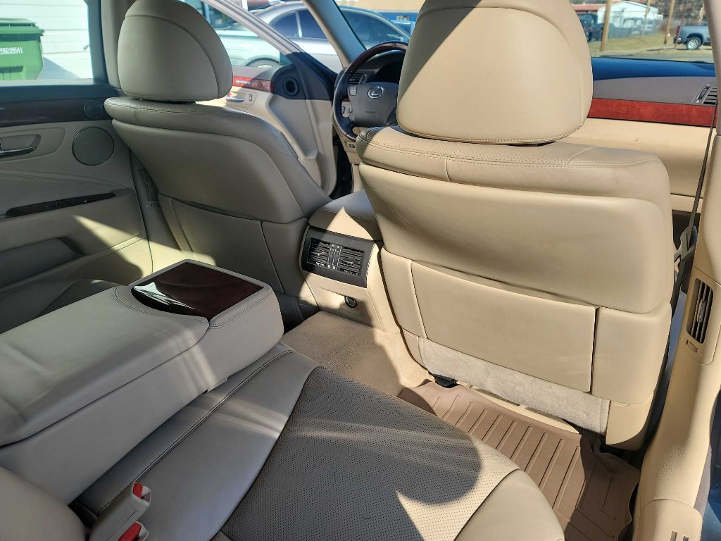 2007 Lexus LS 460 Image 26