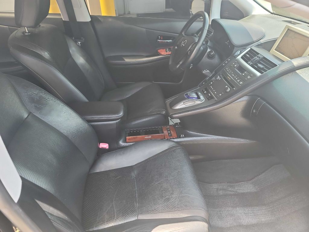 2010 Lexus HS 250h Image 6