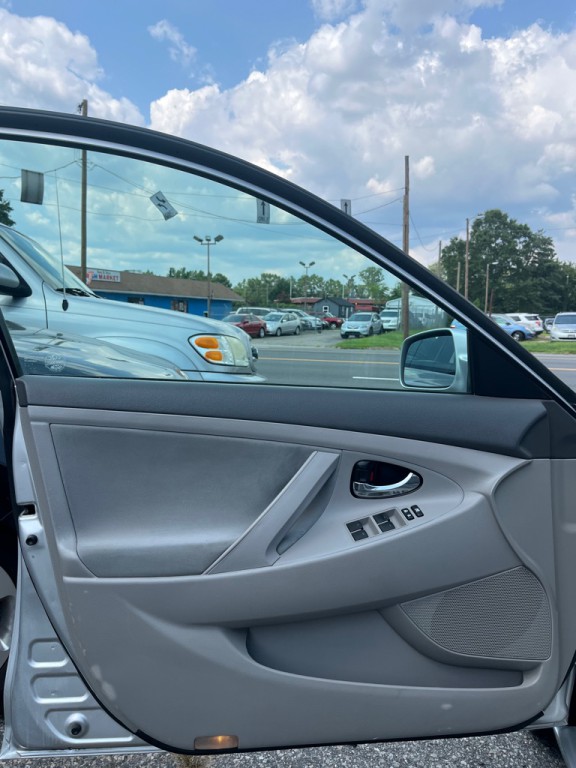 2011 Toyota Camry Image 7