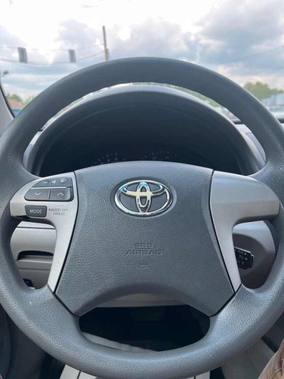 2011 Toyota Camry Image 10