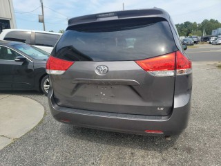 Image for 2014 Toyota Sienna LE ID: 6735323