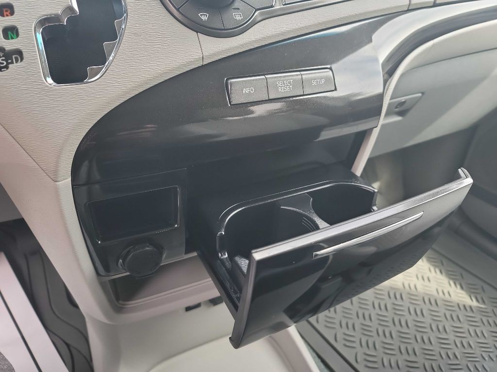 2014 Toyota Sienna Image 14