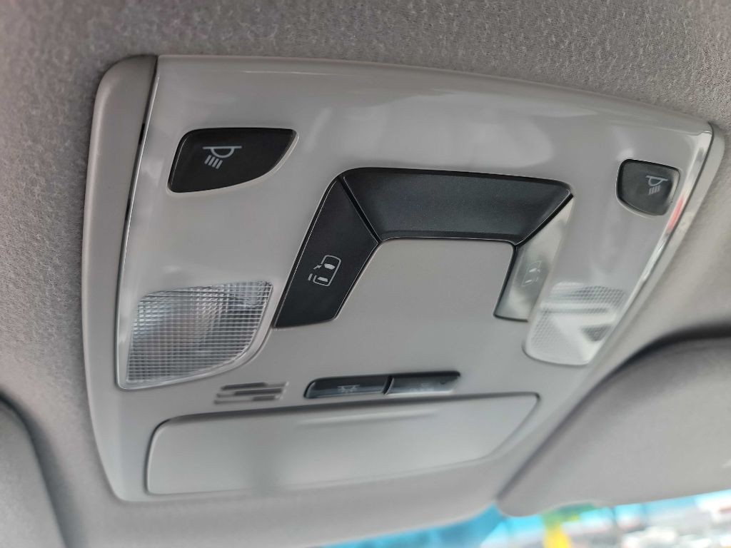 2014 Toyota Sienna Image 16