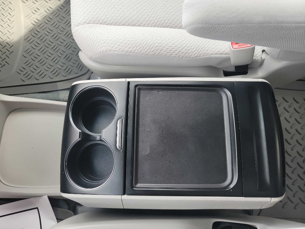 2014 Toyota Sienna Image 17