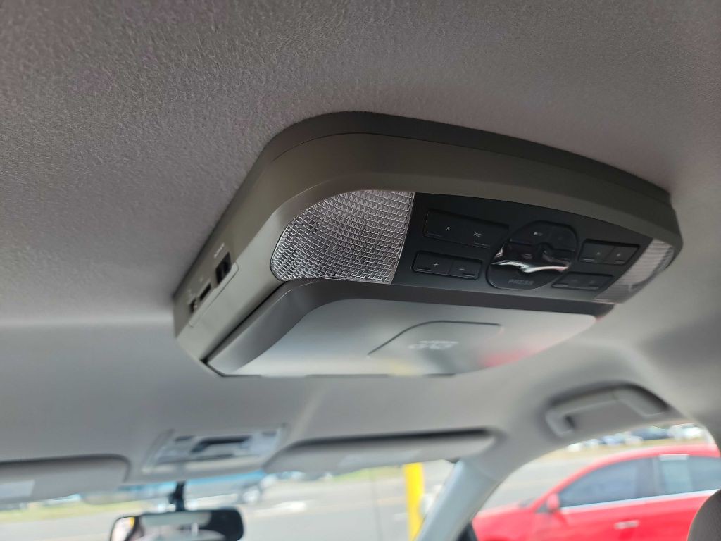 2014 Toyota Sienna Image 21