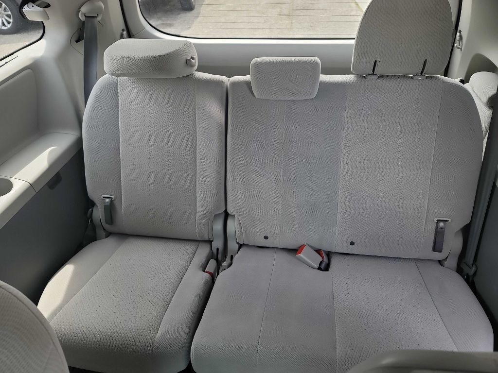 2014 Toyota Sienna Image 22