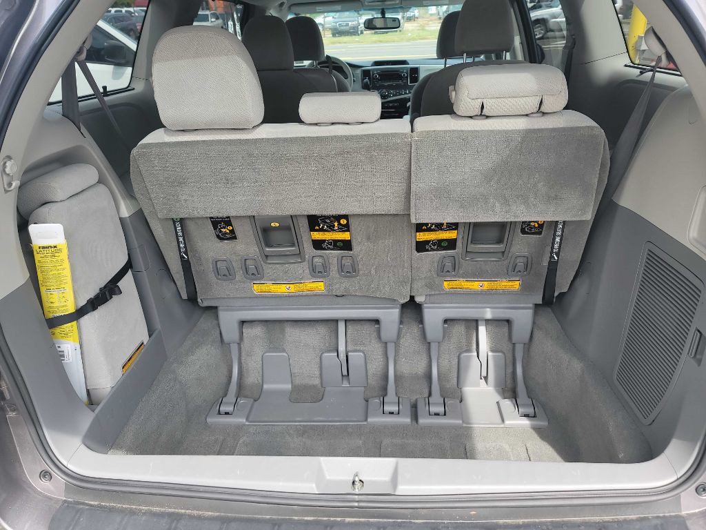 2014 Toyota Sienna Image 23