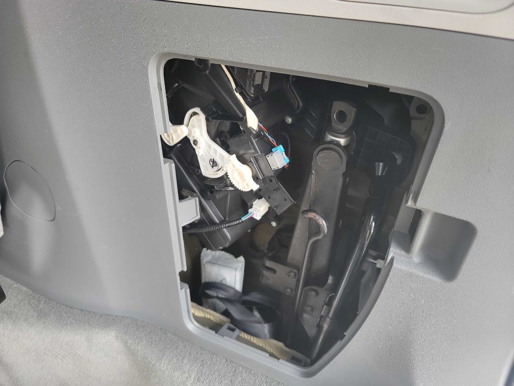 2014 Toyota Sienna Image 25