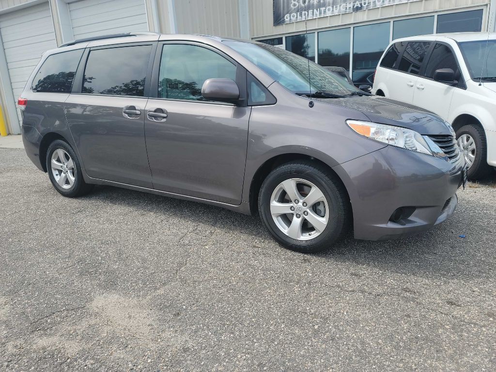 2014 Toyota Sienna Image 1