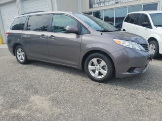 Image for 2014 Toyota Sienna LE ID: 6735323