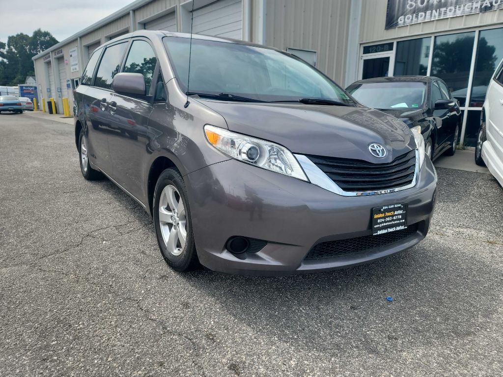2014 Toyota Sienna Image 4