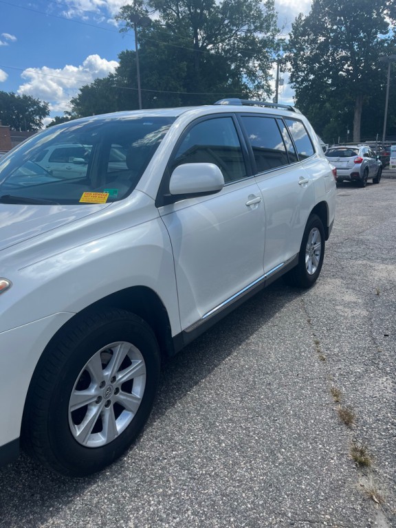 2013 Toyota Highlander Image 2