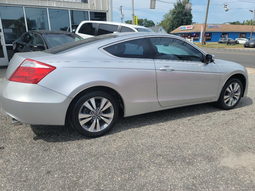 2009 Honda Accord Image 2