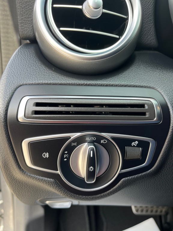 2019 Mercedes-Benz C-Class Image 10