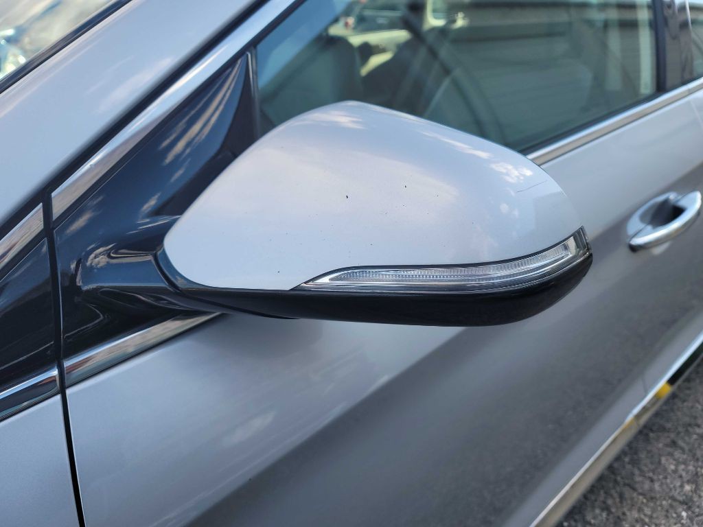 2016 Hyundai Sonata Image 1