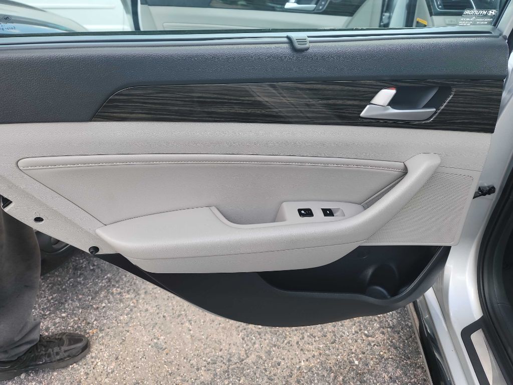 2016 Hyundai Sonata Image 19