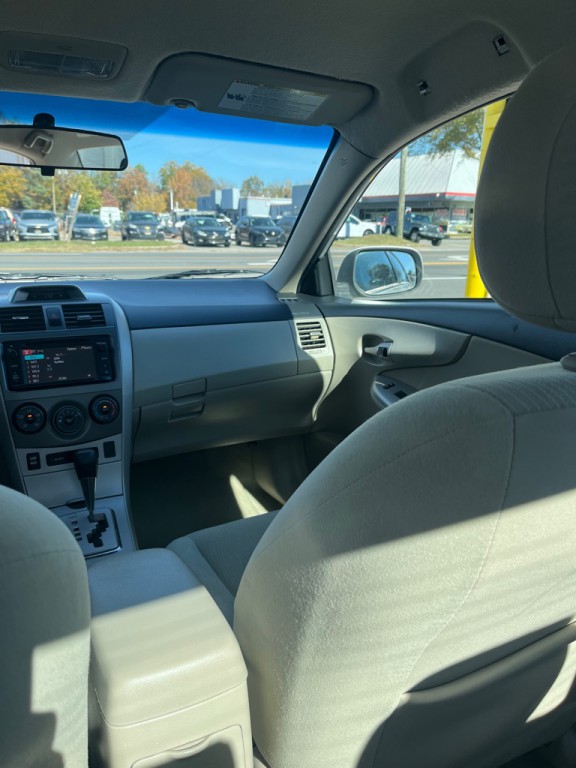 2013 Toyota Corolla Image 16