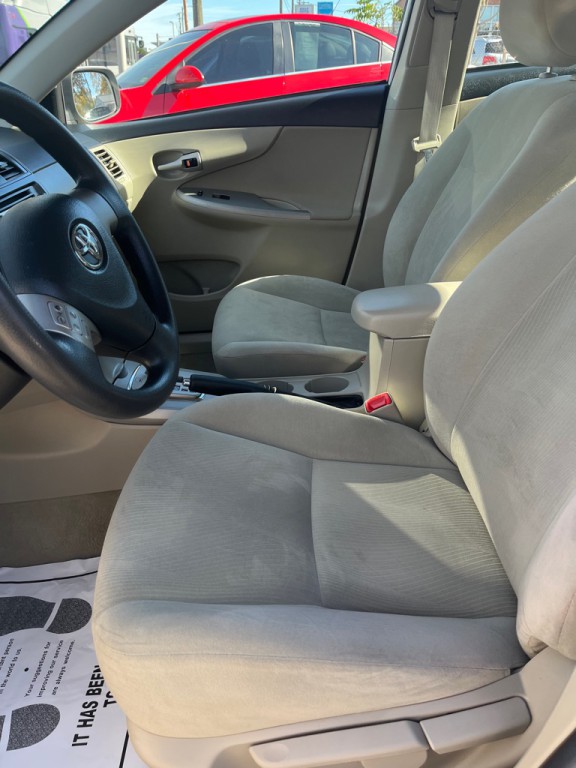 2013 Toyota Corolla Image 8