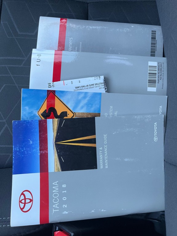 2018 Toyota Tacoma Image 17