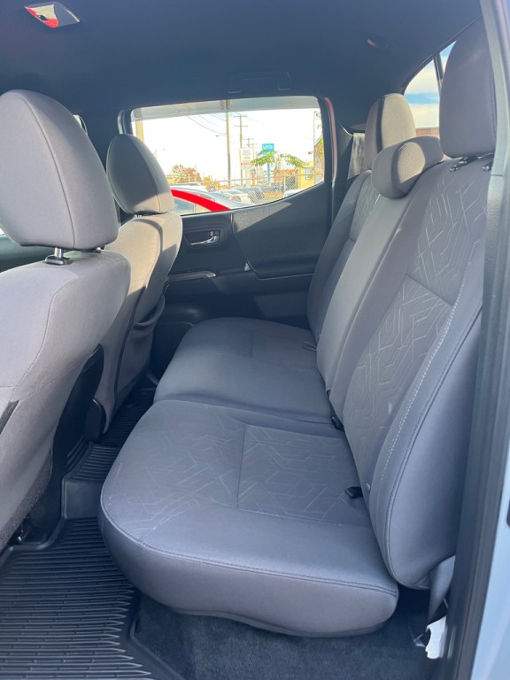 2018 Toyota Tacoma Image 18