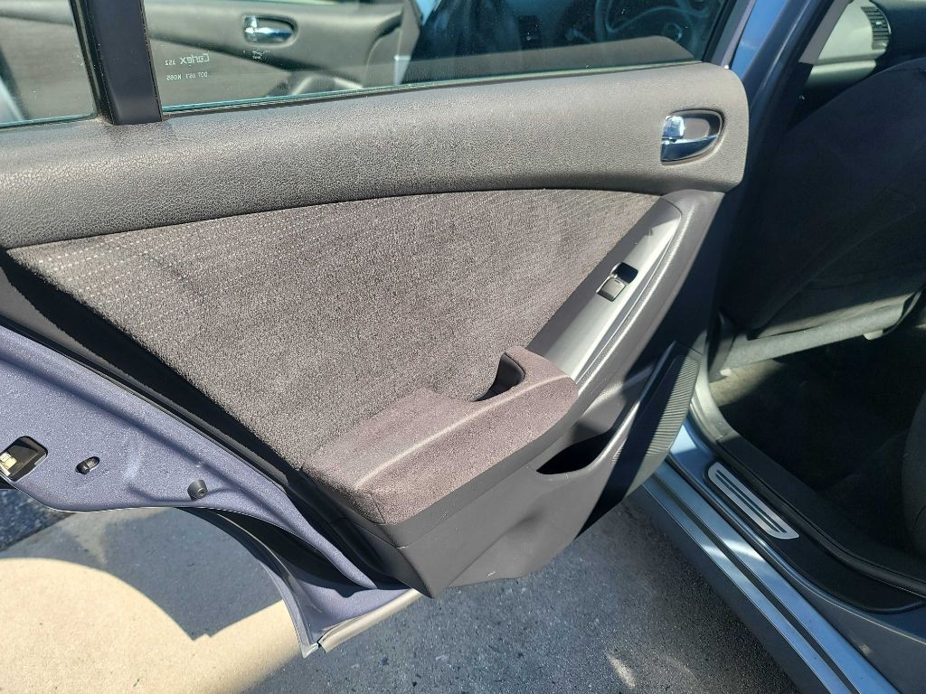 2010 Nissan Altima Image 12