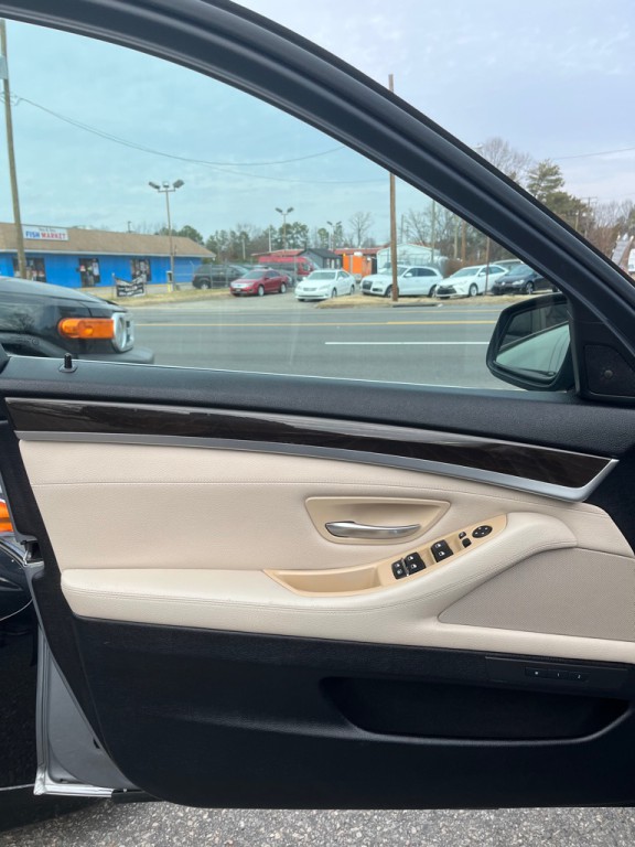 2011 BMW 5 Series Image 6