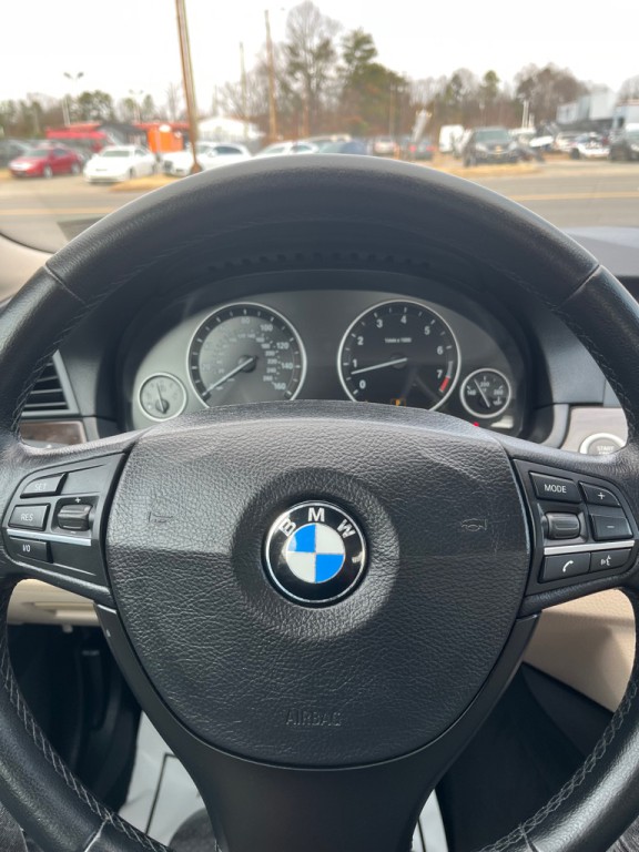 2011 BMW 5 Series Image 9