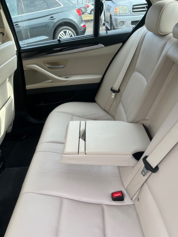 2011 BMW 5 Series Image 20