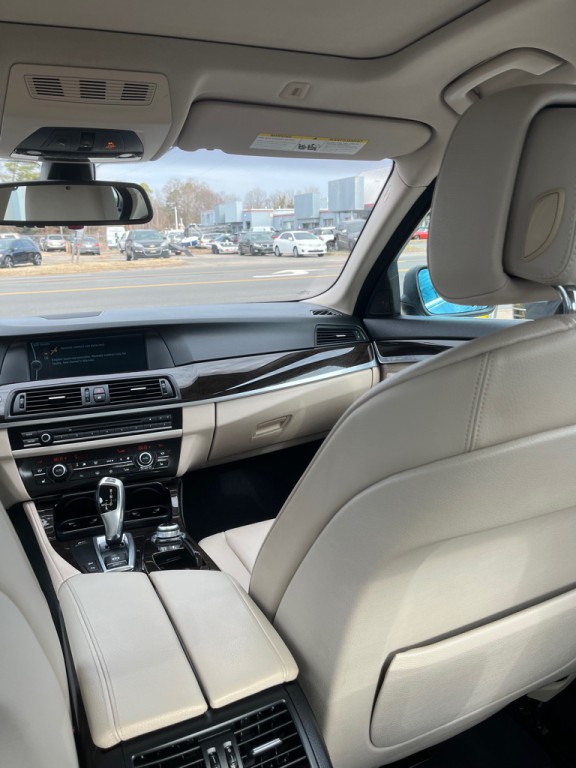 2011 BMW 5 Series Image 21