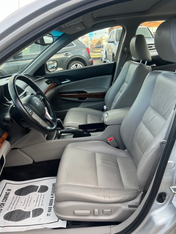 2011 Honda Accord Image 8