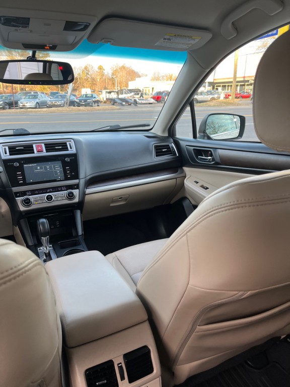 2015 Subaru Outback Image 16