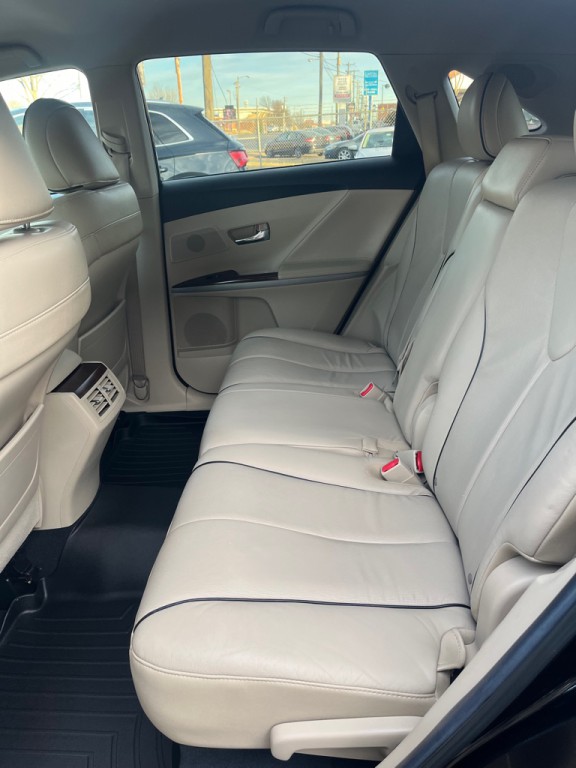 2010 Toyota Venza Image 16