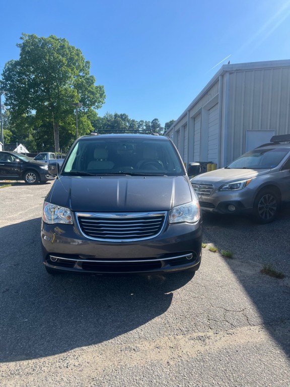 2015 Chrysler Town & Country Image 3