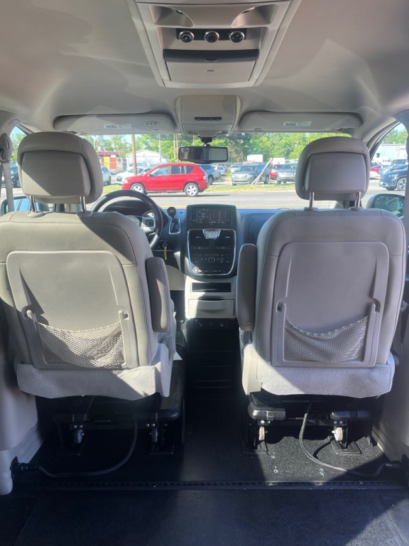2015 Chrysler Town & Country Image 17