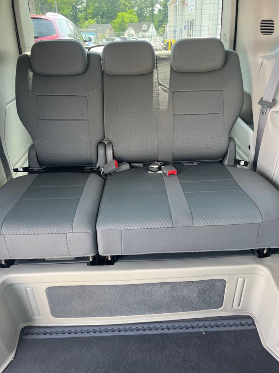 2010 Chrysler Town & Country Image 8
