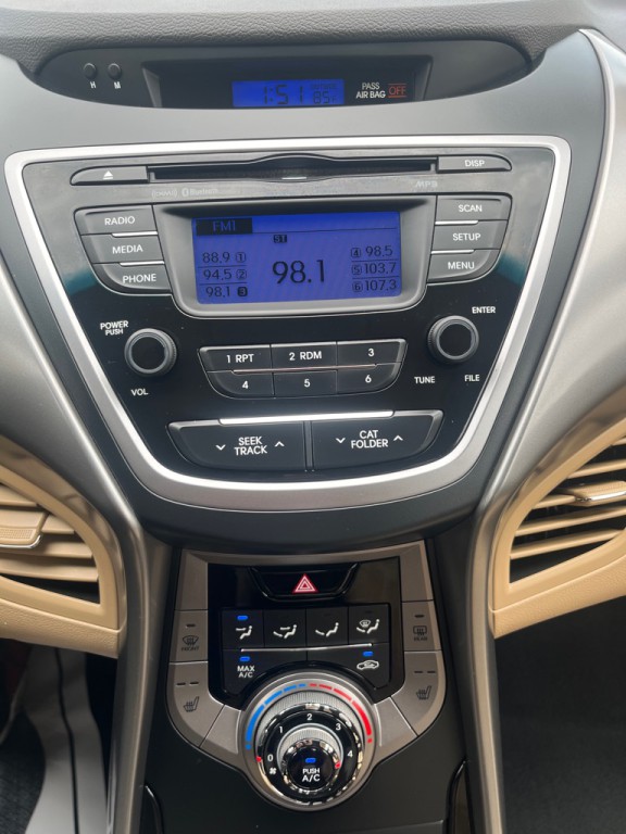 2013 Hyundai Elantra Image 10