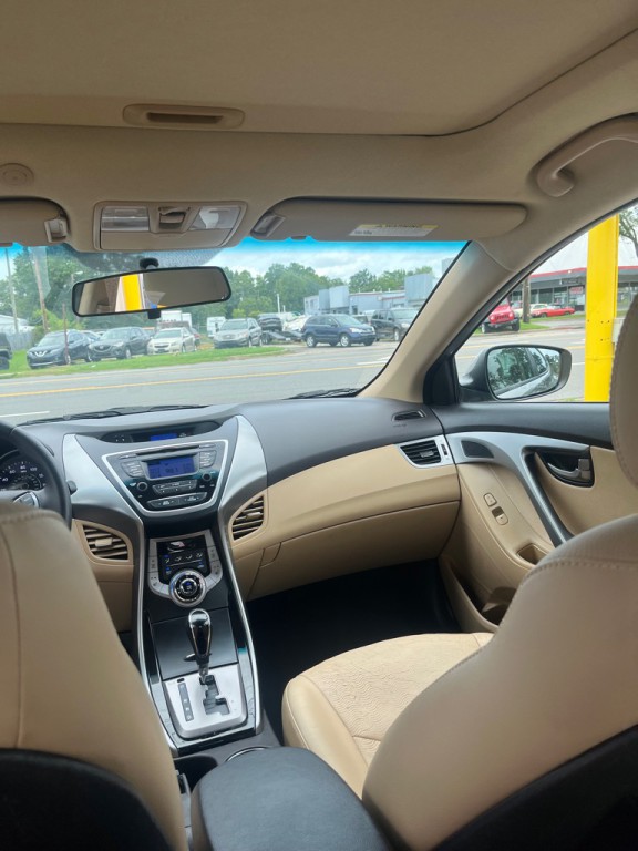 2013 Hyundai Elantra Image 17