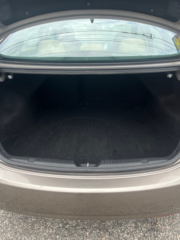 2013 Hyundai Elantra Image 19