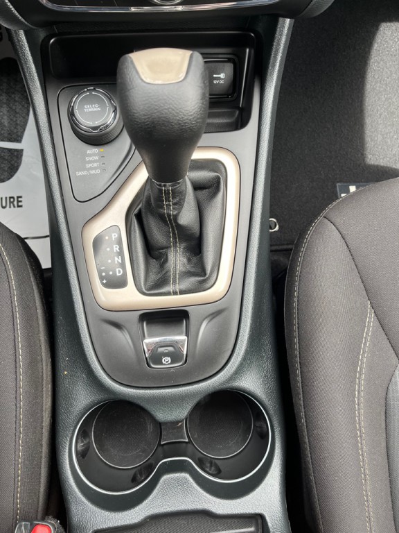 2016 Jeep Cherokee Image 12