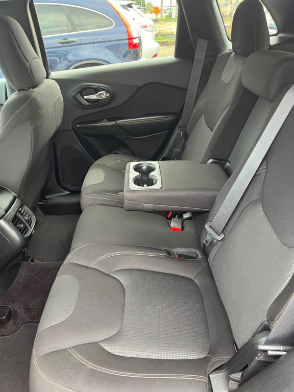 2016 Jeep Cherokee Image 18